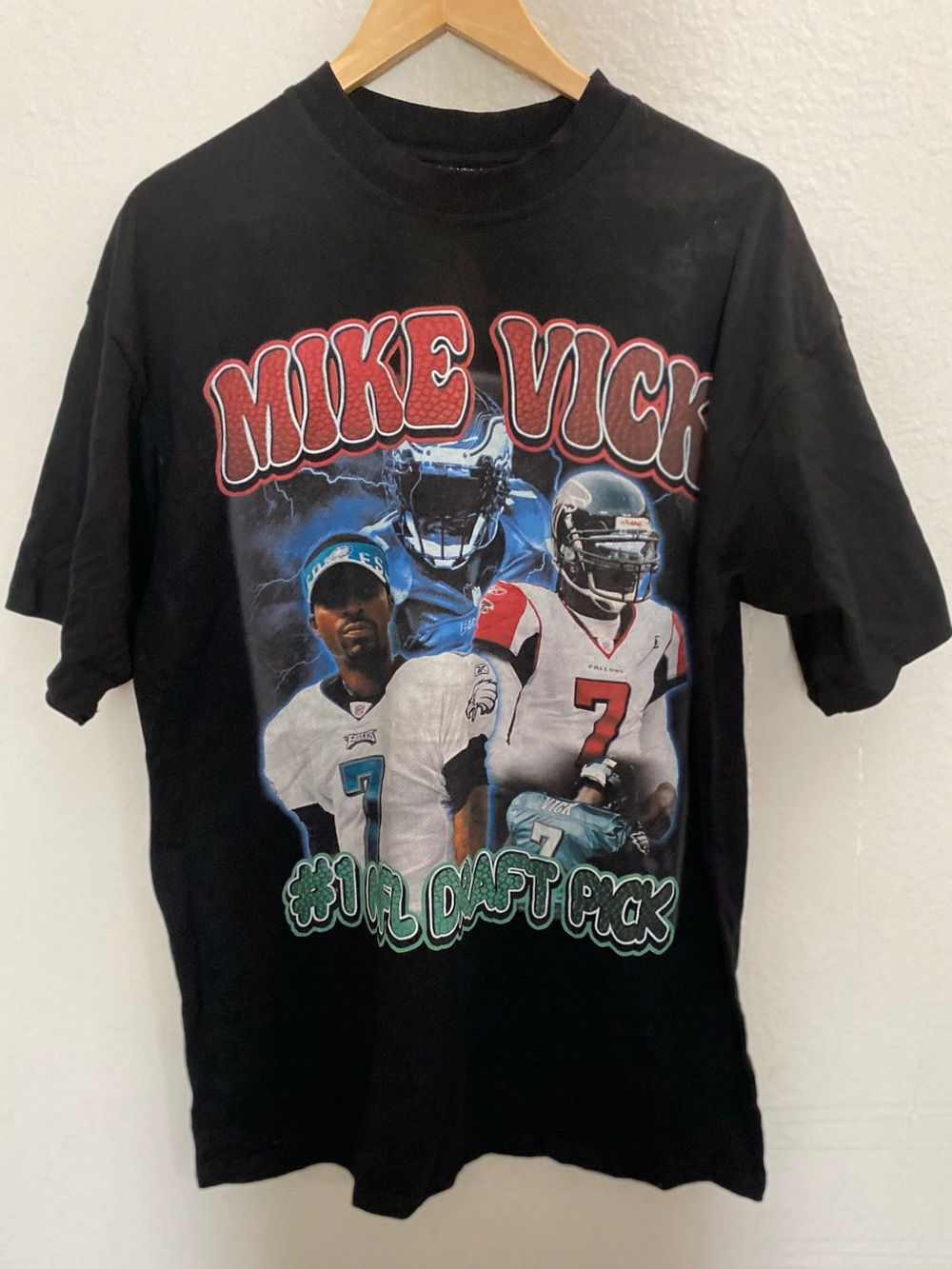 Vintage Michael Vick #1 NFL Draft Pick Black Shirt Large Do Not Disturb